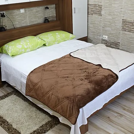 Gostinjska kuća In Little House Marjan